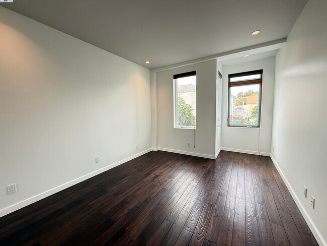 Building Photo - 317 Cortland Ave