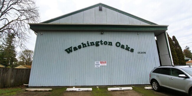 Interior Photo - Washington Oaks