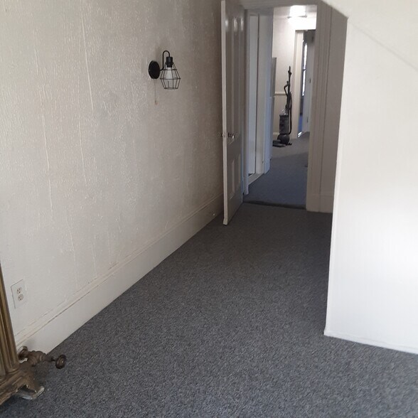 Building Photo - 105 Somerset St