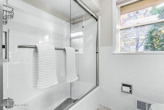 Building Photo - 1515 Vivian Ln