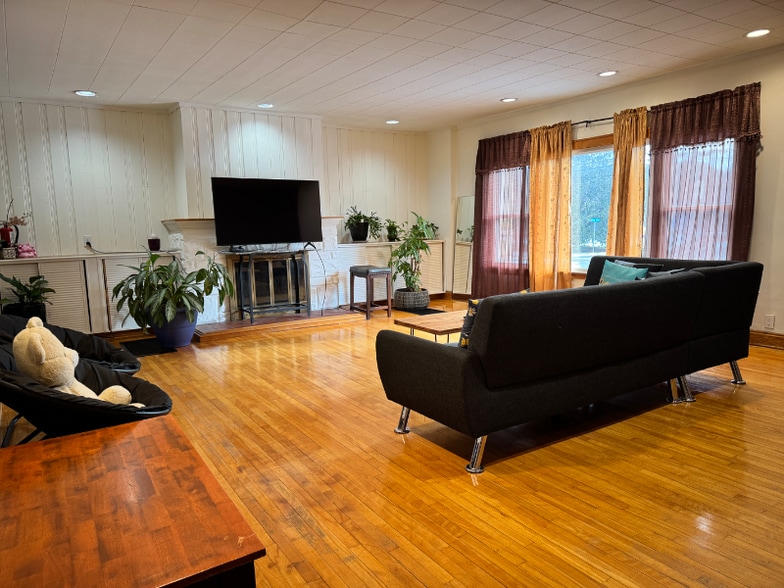 Building Photo - 170 White St