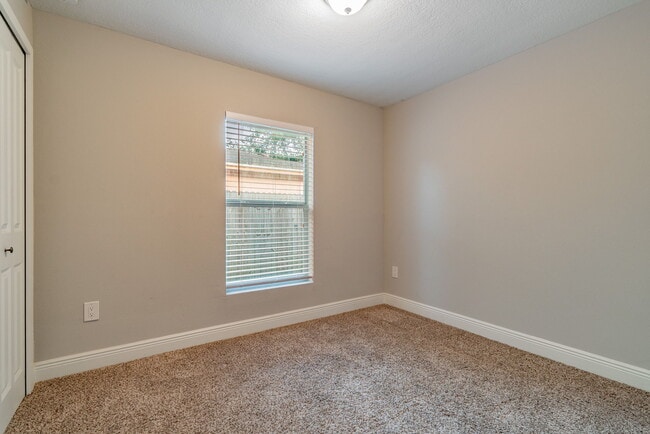 Building Photo - 3208 W Napoleon Ave