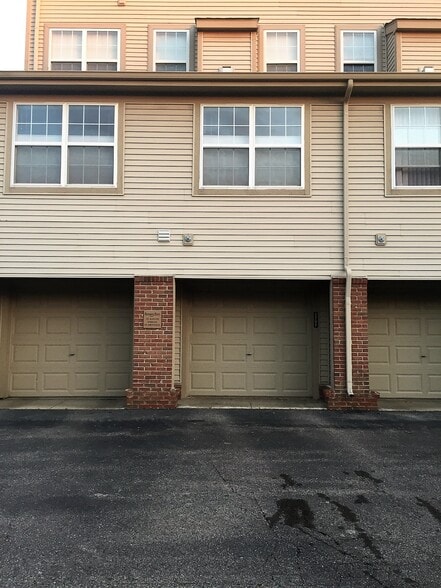 Building Photo - 2787 Barclay Way