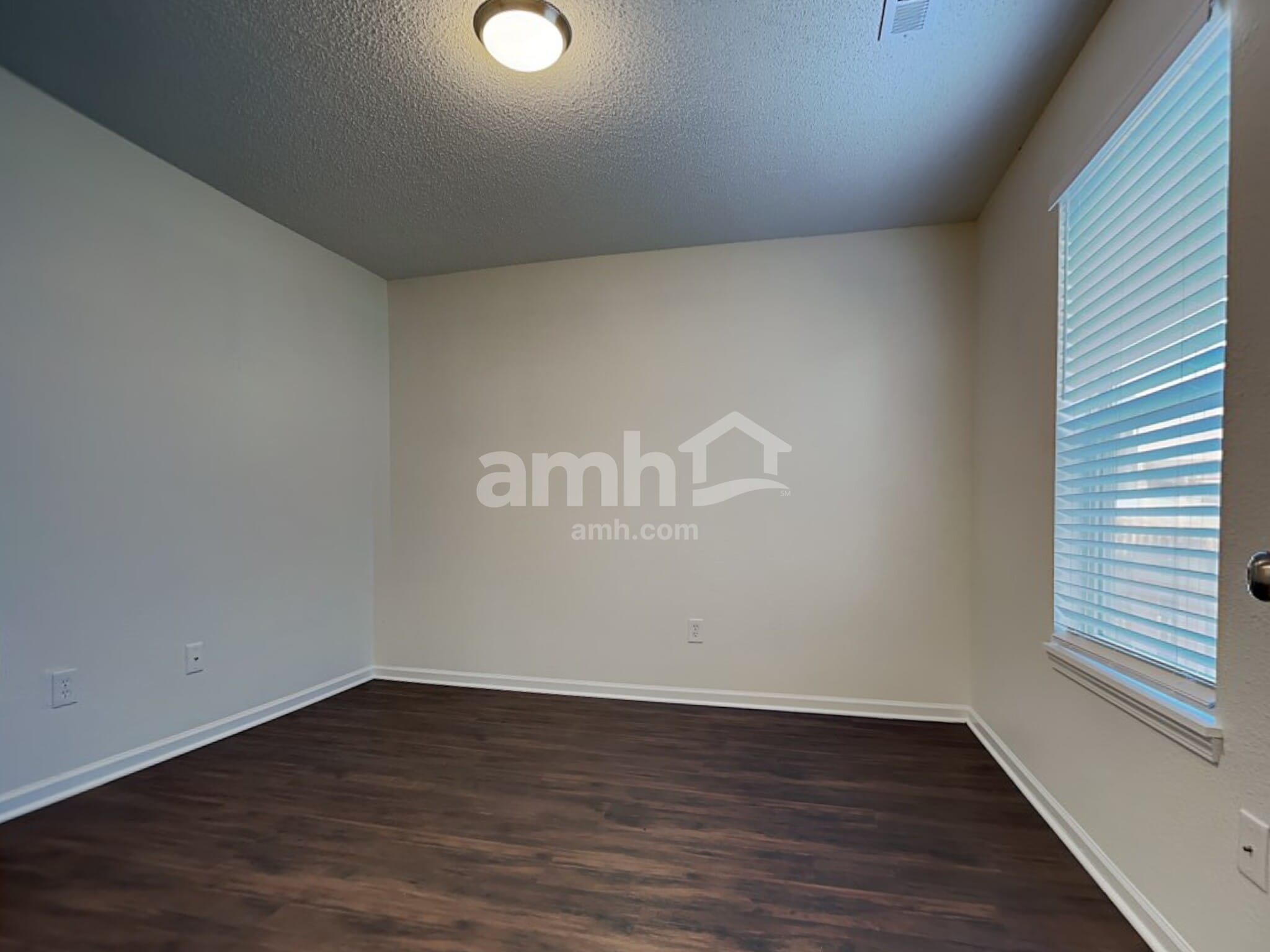 Building Photo - 15522 Dry Creek Rd