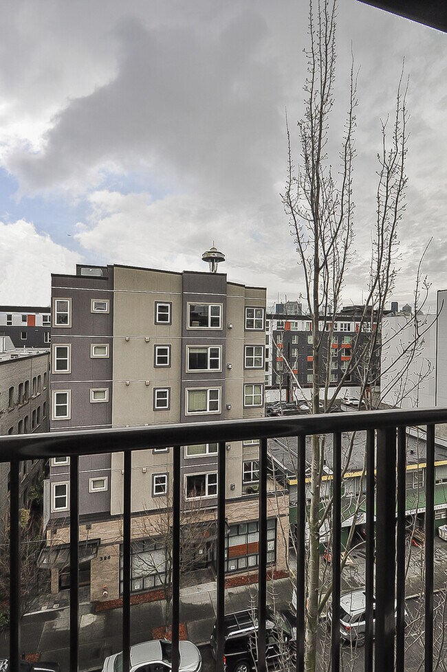 Building Photo - Top floor corner one-bedroom in the heart of it all, don't miss out, tour today!