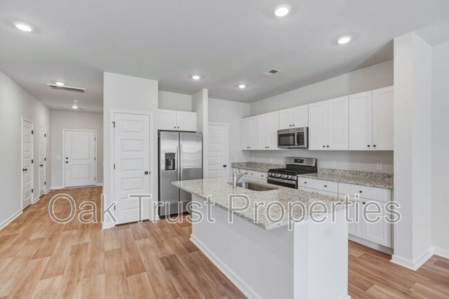 Building Photo - 753 Ridgley Dr