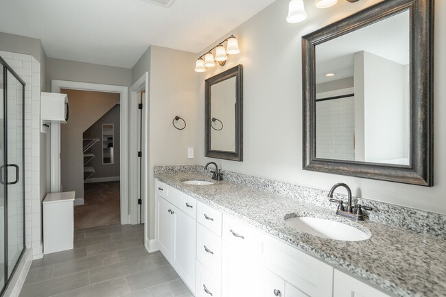 Building Photo - 657 Tree Top Trl