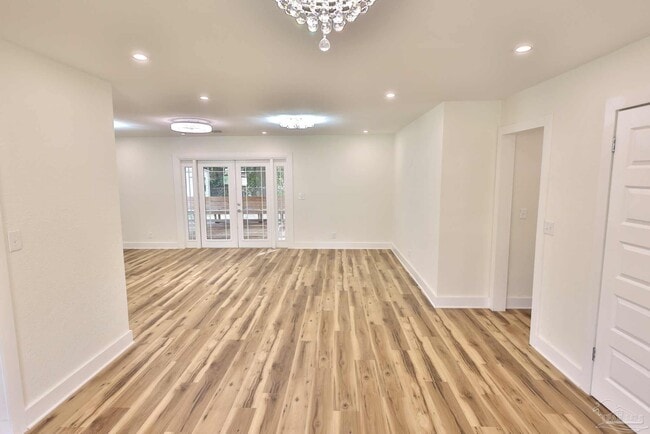 Building Photo - 3795 Summer Dr