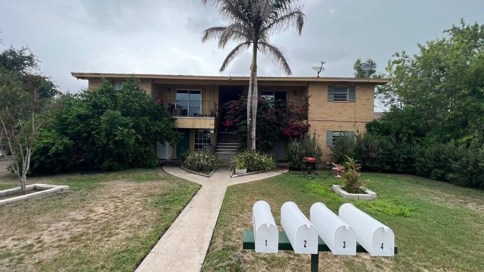 Building Photo - 415 E Upas Ave