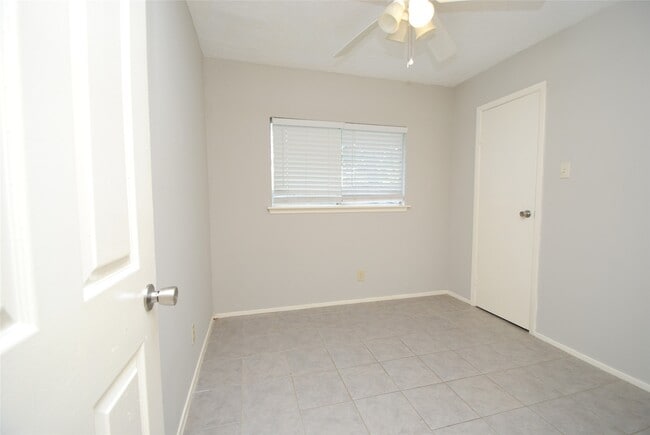 Building Photo - 3121 Trembling Creek Cir