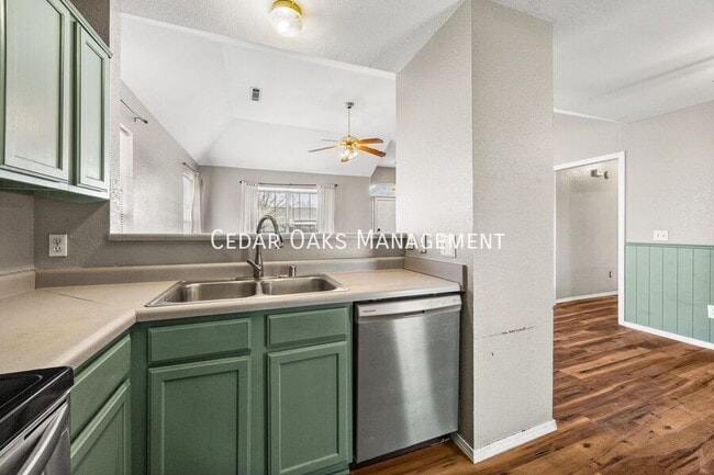 Building Photo - 100 N Brandon St