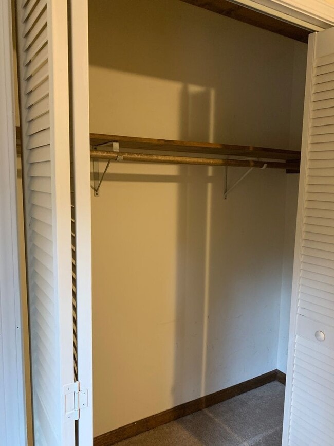 Building Photo - 1 Bedroom condo- Steps away from UGA! Available early August 2026