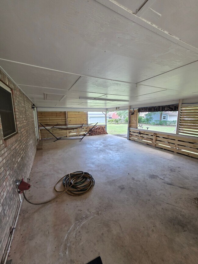 Building Photo - 318 Powell Dr