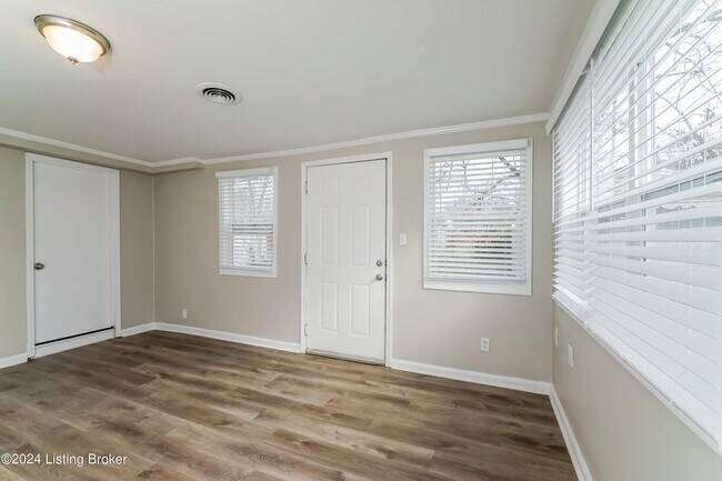 Building Photo - 251 Derby Ave