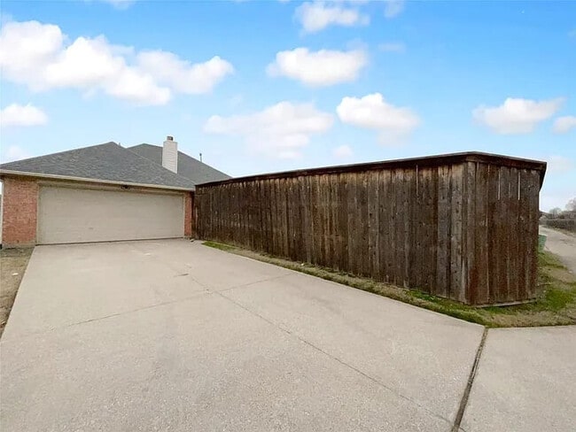 Building Photo - 7202 Sand Pine Dr