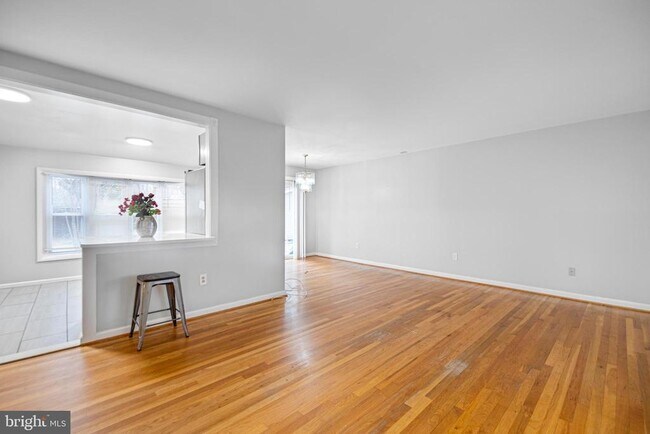 Building Photo - 4111 Landgreen St