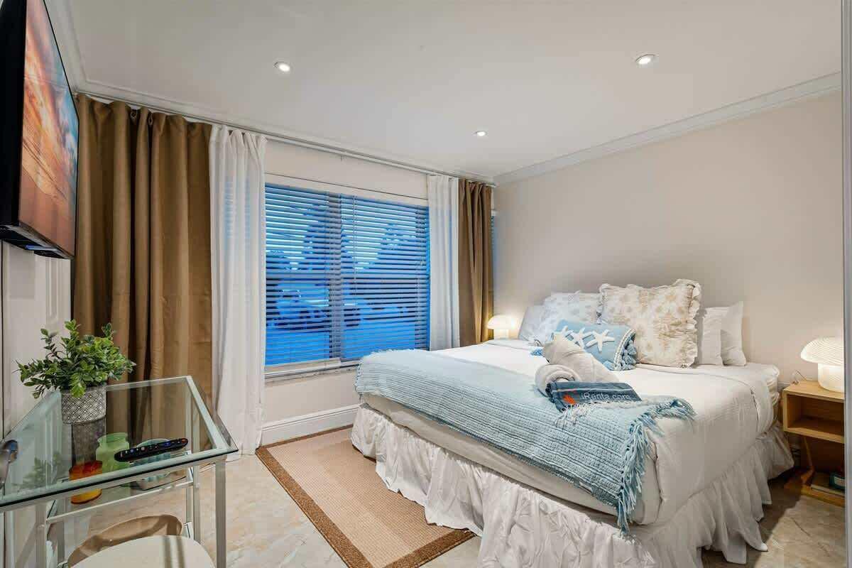 Building Photo - 720 SE 5th Ave