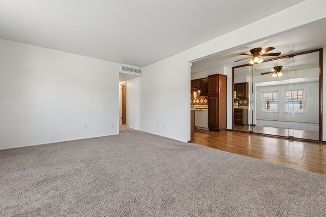 Building Photo - 26070 N Lake Dr