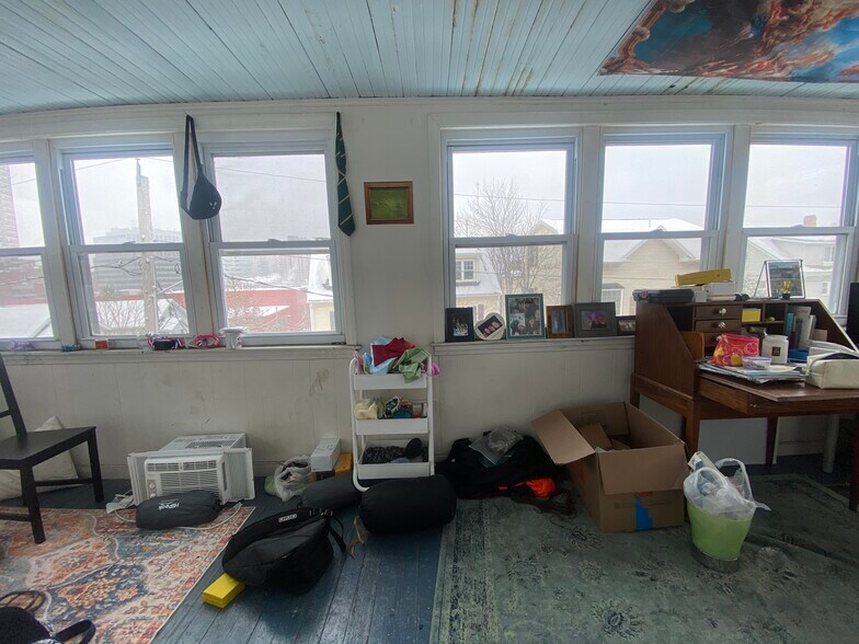 Building Photo - 14 Stockwell St