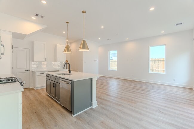 Building Photo - 7628 Inwood Hls Ln