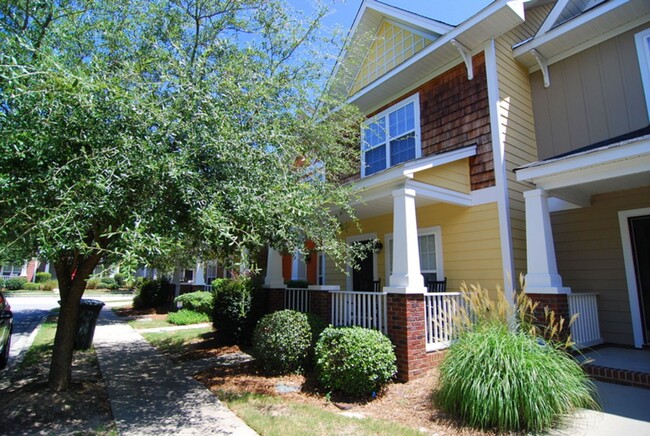 Building Photo - 2 Bedroom, 2.5 Bath in Hampton Forest - Av...
