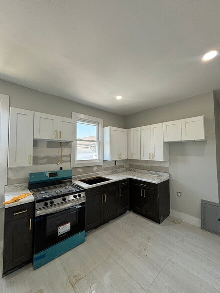 Building Photo - 257 Ellis Ave