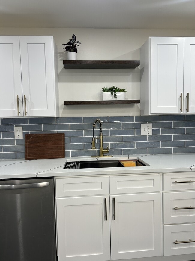 Building Photo - 2016 N Woodstock St