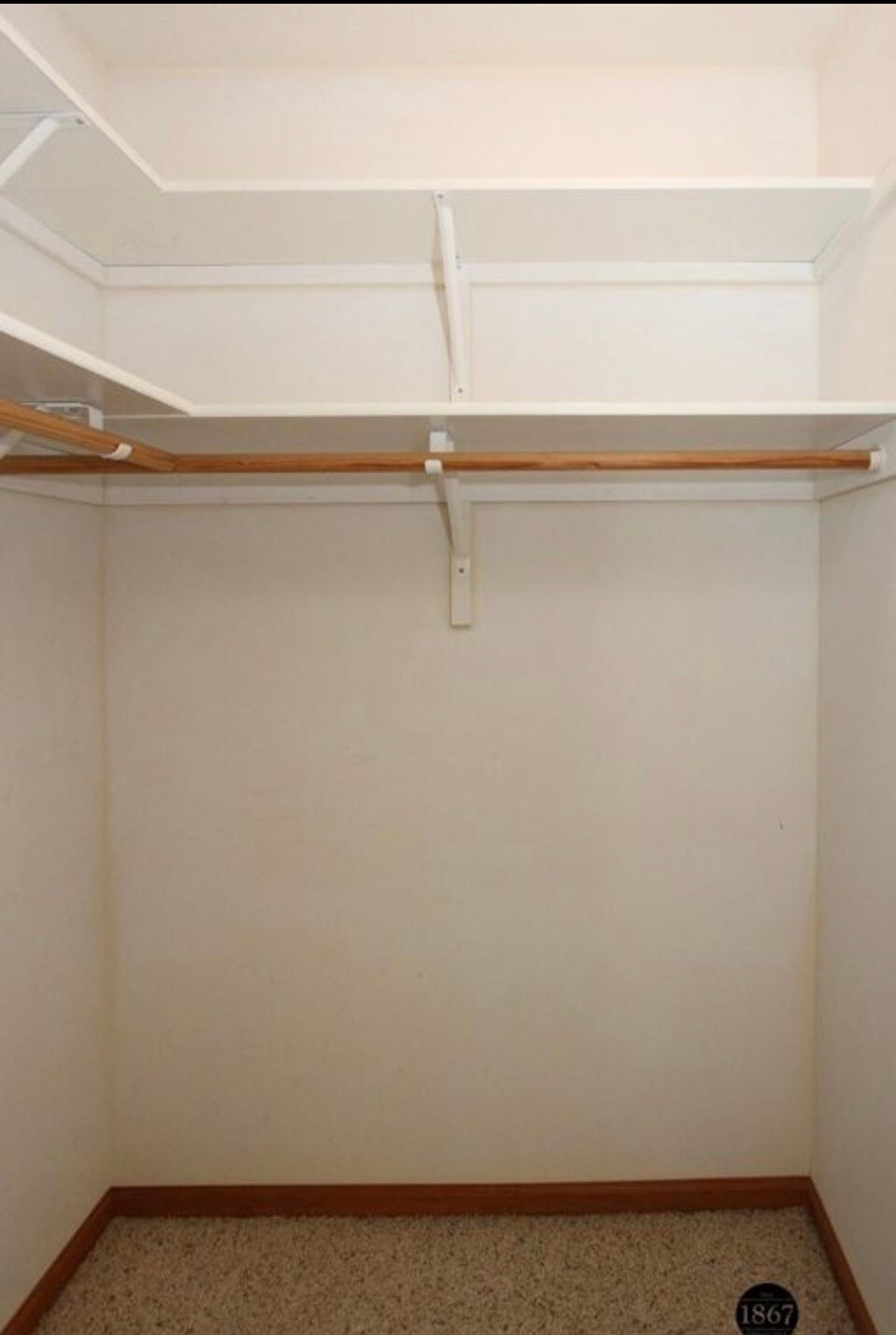 Building Photo - 6028 Glenbrook Ln