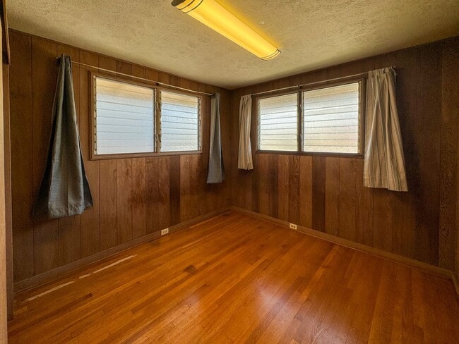 Building Photo - Single-Family Home in Kaimuki, 3 Bedrooms,...