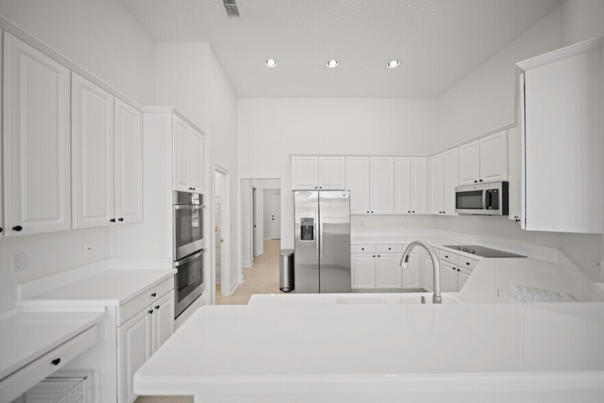 Building Photo - 10061 Vineyard Lake Rd E