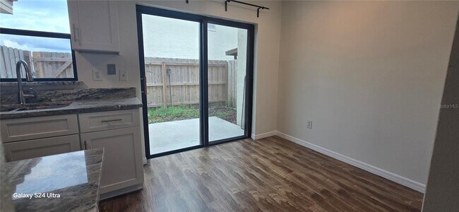Building Photo - 6299 Arlington Ct