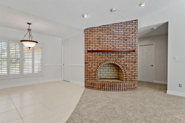 Building Photo - 10206 Lakeview Dr