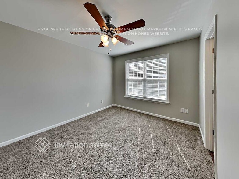 Building Photo - 121 Blackthorne Ct