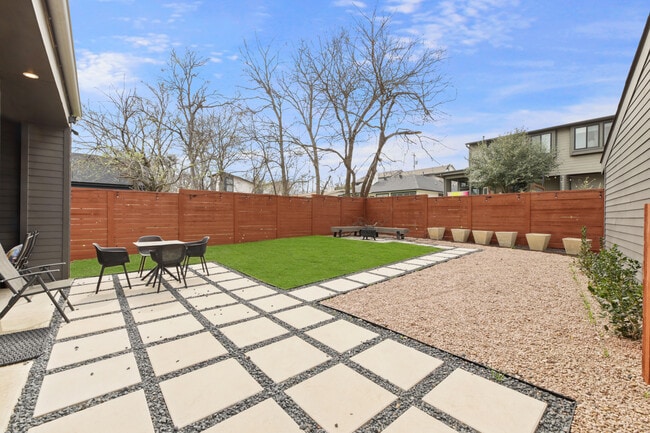 Building Photo - 2502 Southland Dr