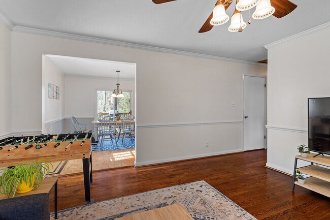 Building Photo - Charming 3 Bed, 2 Bath on Ward Street, Close to Universities