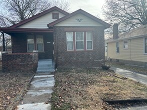 Building Photo - Charming 3- bedroom