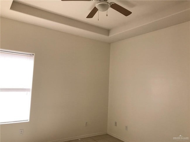 Building Photo - 11 Diamond Head Ave