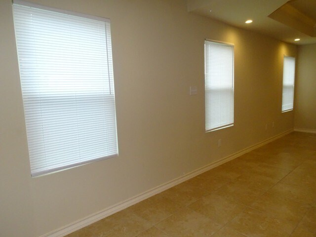 Building Photo - 7042 Lakeview Dr.