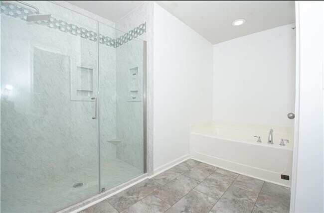 Building Photo - 162 Townview Dr