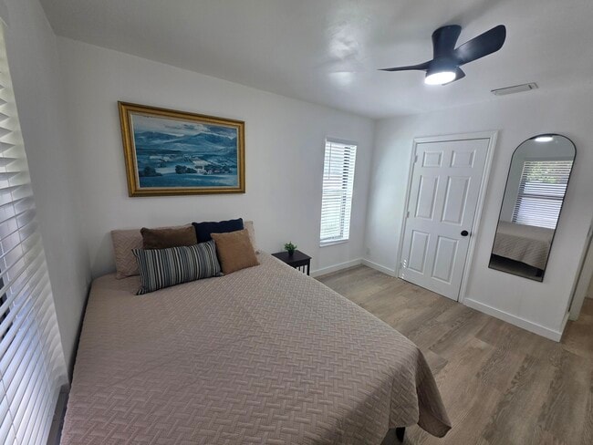 Building Photo - 320 Sterling Ave