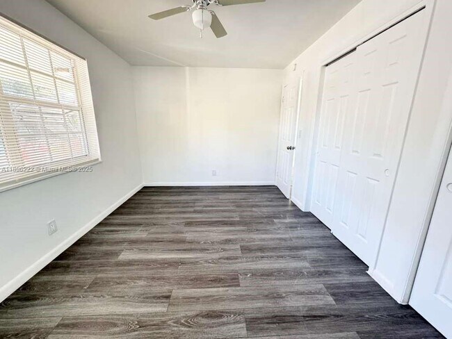 Building Photo - 337 SE 23rd Ave