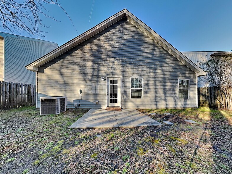 Building Photo - 7 Holly Springs Cir