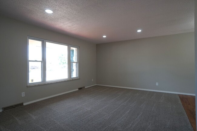 Building Photo - 5007 Alta Loma Rd