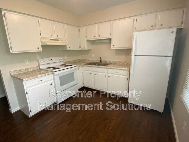 Building Photo - 1614 Plunkett St