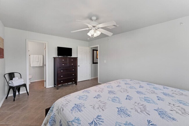 Building Photo - 730 E Mather St