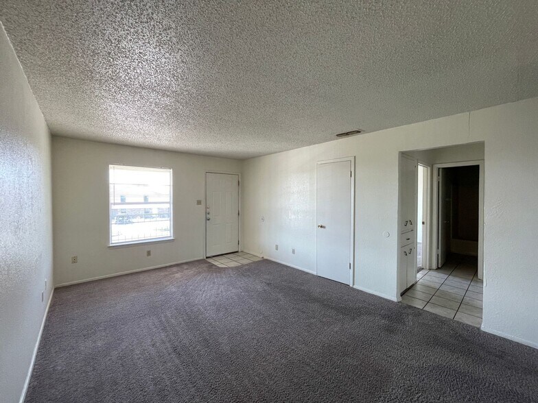 Building Photo - 1106 Eastside Dr