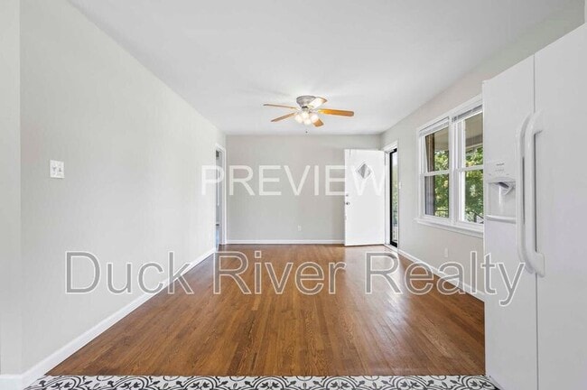 Building Photo - 106 1/2 Hobbs Dr