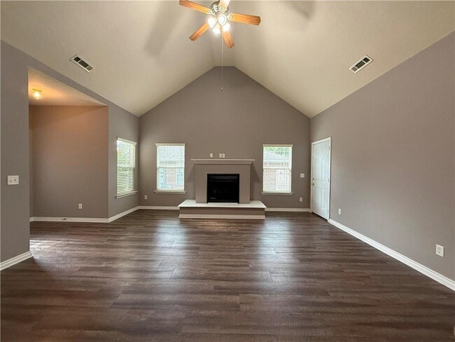 Building Photo - 661 Appleridge Dr