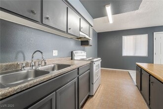 Building Photo - 833 N Bruce St