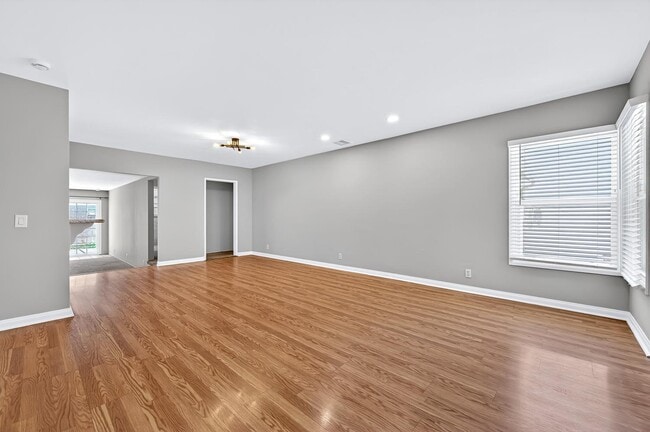 Building Photo - 4913 Premiere Ave